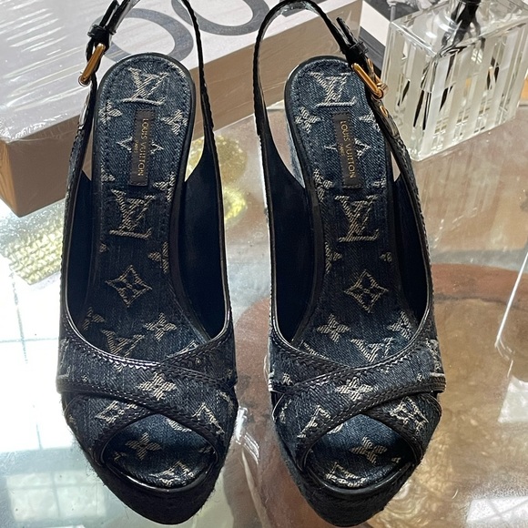 Louis Vuitton sandals 💙 - Picture 6 of 9